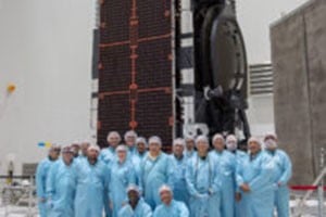 group photo of the workers of the horizons 3e satellite
