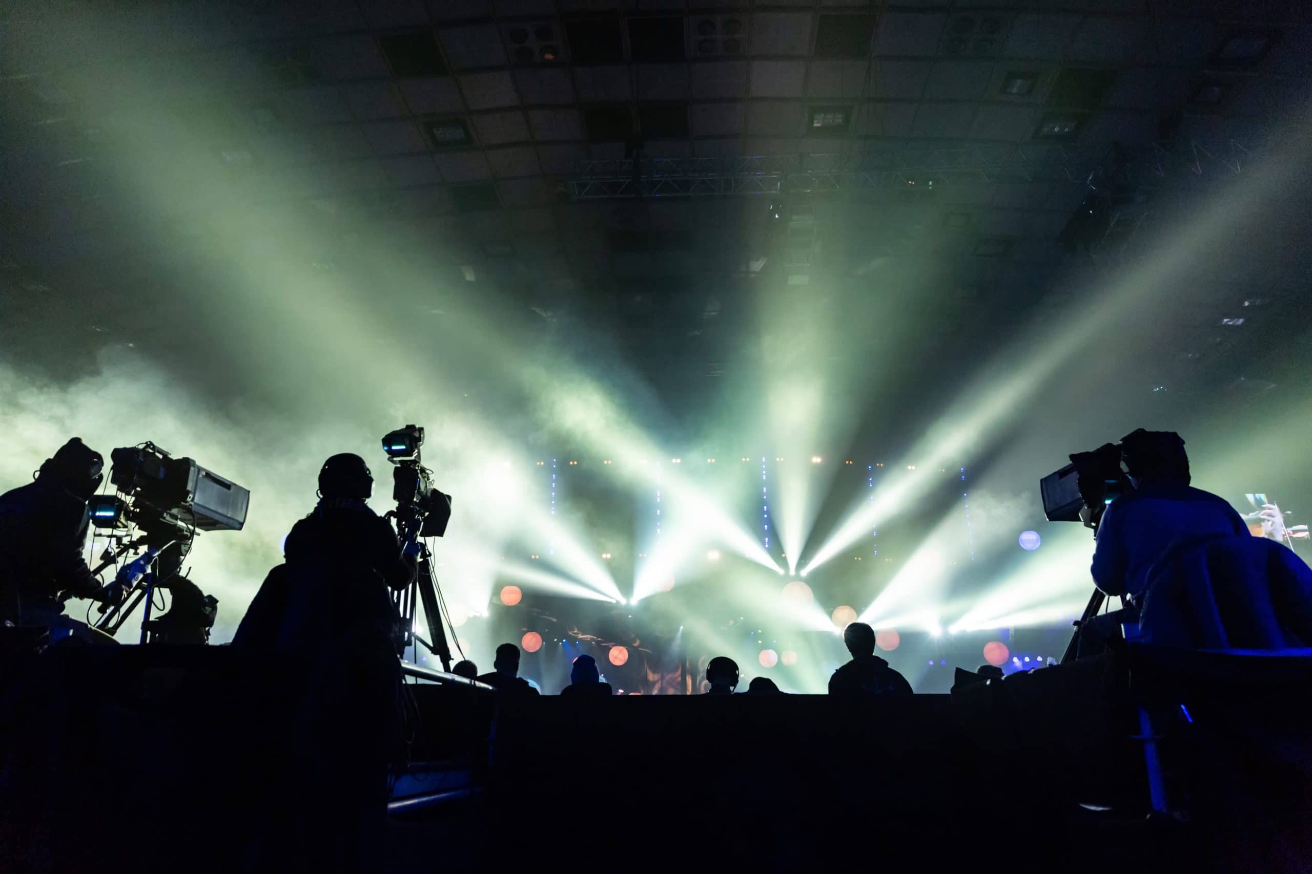 Lights-behind-media-panel