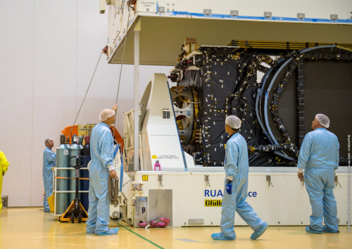 Intelsat38_Ouverture-conteneur-CU2_058-new