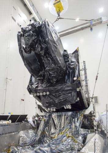 Pose intelsat-33e CU1 sur dolly au S5B le 22/07/2016