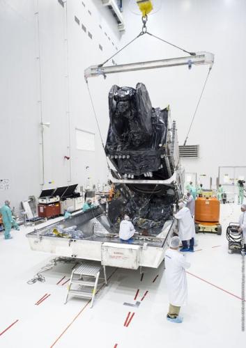 Pose intelsat-33e CU1 sur dolly au S5B le 22/07/2016