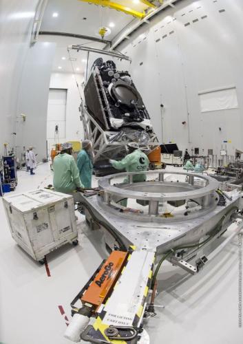 Pose intelsat-33e CU1 sur dolly au S5B le 22/07/2016