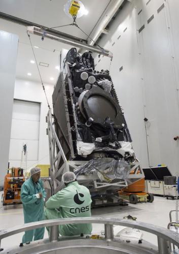 Pose intelsat-33e CU1 sur dolly au S5B le 22/07/2016