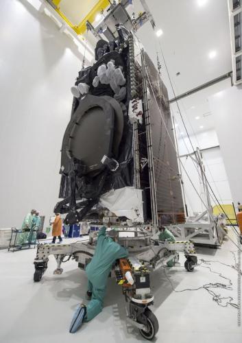 Pose intelsat-33e CU1 sur dolly au S5B le 22/07/2016
