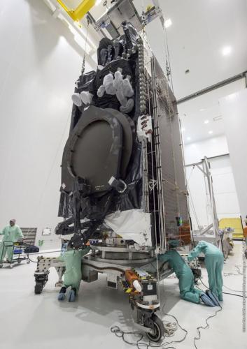 Pose intelsat-33e CU1 sur dolly au S5B le 22/07/2016